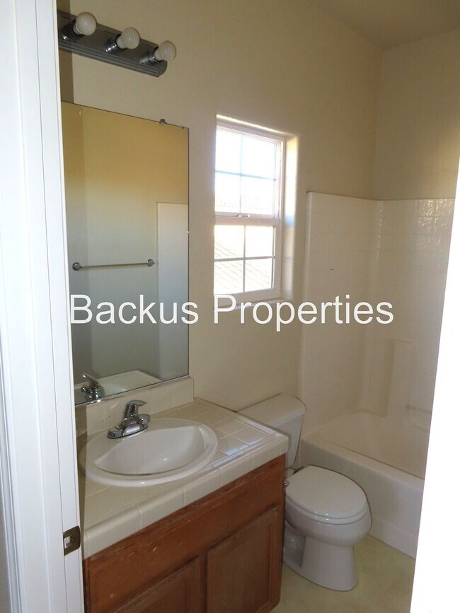 Building Photo - 11 Huerta Ave