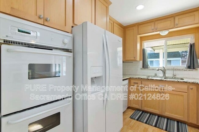 Building Photo - 8916 Fashion Dr