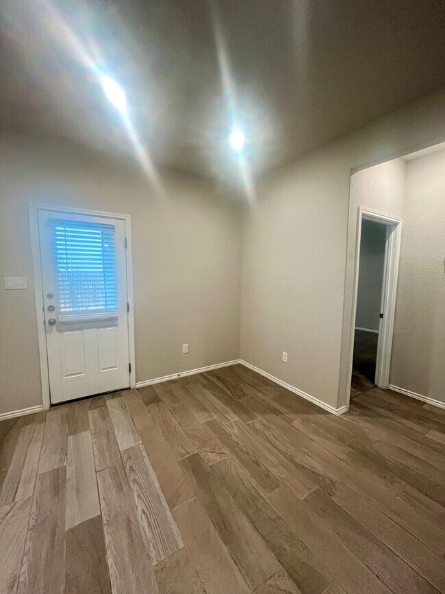 Building Photo - Charming 3/2 conveniently located to Lackland, Toyota, Palo Alto & Texas A&M San Antonio!