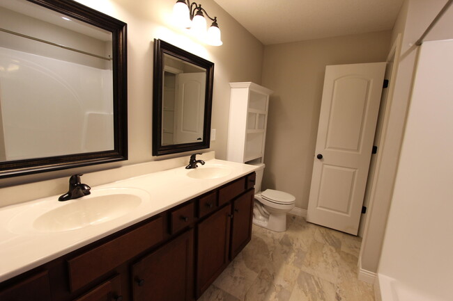 Building Photo - 721 Promenade Dr