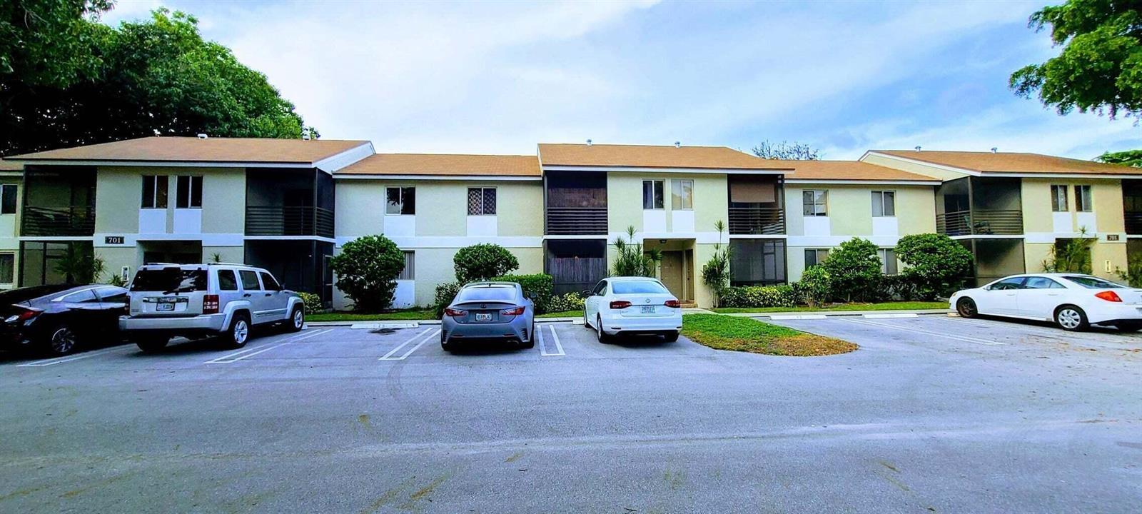 Building Photo - 701 Gardens Dr