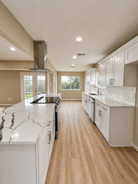 Building Photo - 214 Oleander St