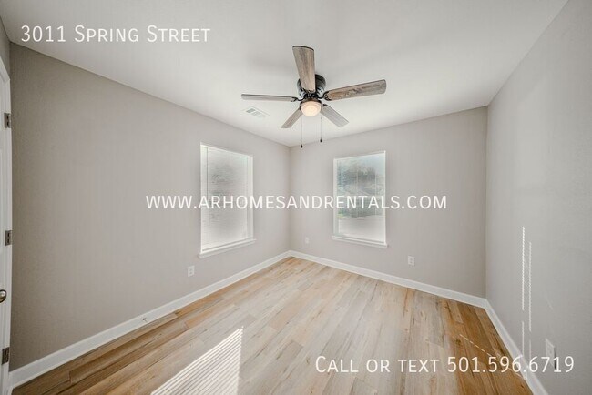 Building Photo - 3011 S Spring St