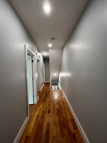 Building Photo - 149 Van Horne St