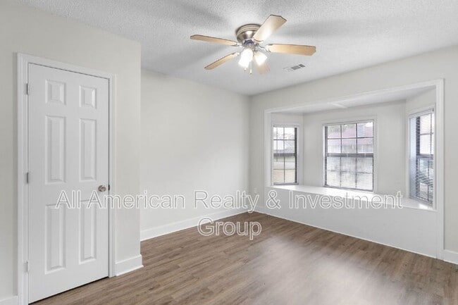 Building Photo - 333 Hudson Dr