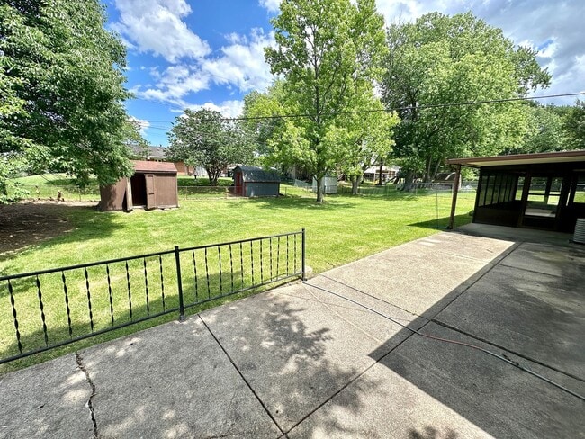Building Photo - 6530 Pine Cone Dr