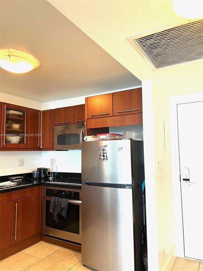 Building Photo - 2301 Collins Ave