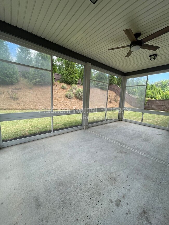 Building Photo - 1825 Dahlia Dr