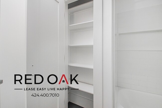 Building Photo - 6533 Hollywood Blvd