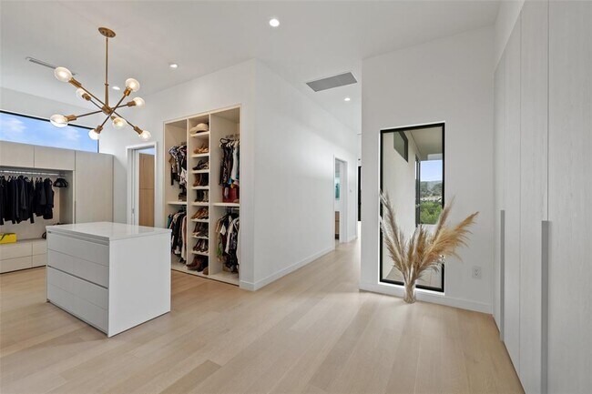 Building Photo - 4202 Serene Hills Dr