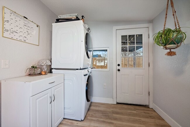 Building Photo - Charming 3 Bedroom Home Near Sloan's Lake