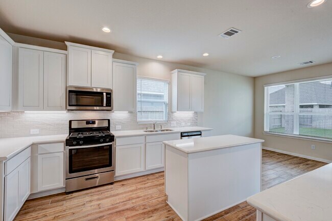 Building Photo - 173 Dina Ln