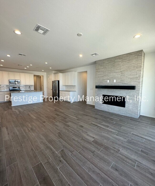 Building Photo - You Have To See The Beautiful 4/2 New Buil...