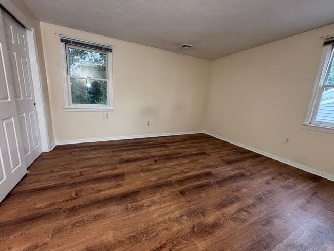 Building Photo - 118 Montclair Ave