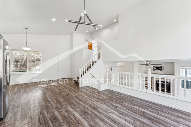 Building Photo - Spacious Home with Fenced Yard and Washer/Dryer