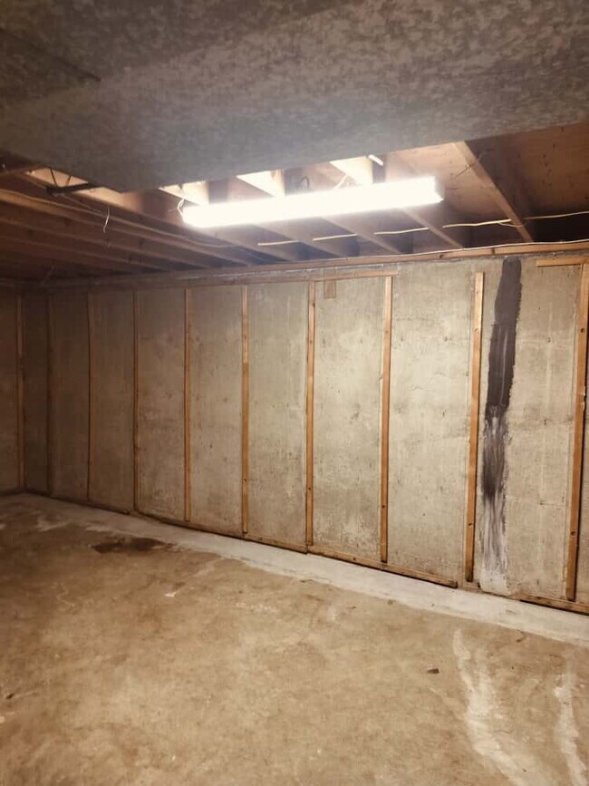 Building Photo - 2461 Duchess Dr