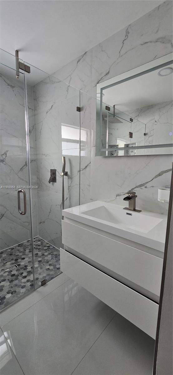 Building Photo - 1284 W 38th Pl