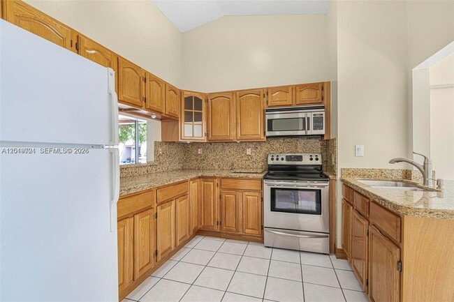 Building Photo - 7730 SW 156th Ct