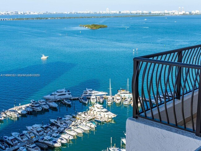 Building Photo - 555 NE 15th St