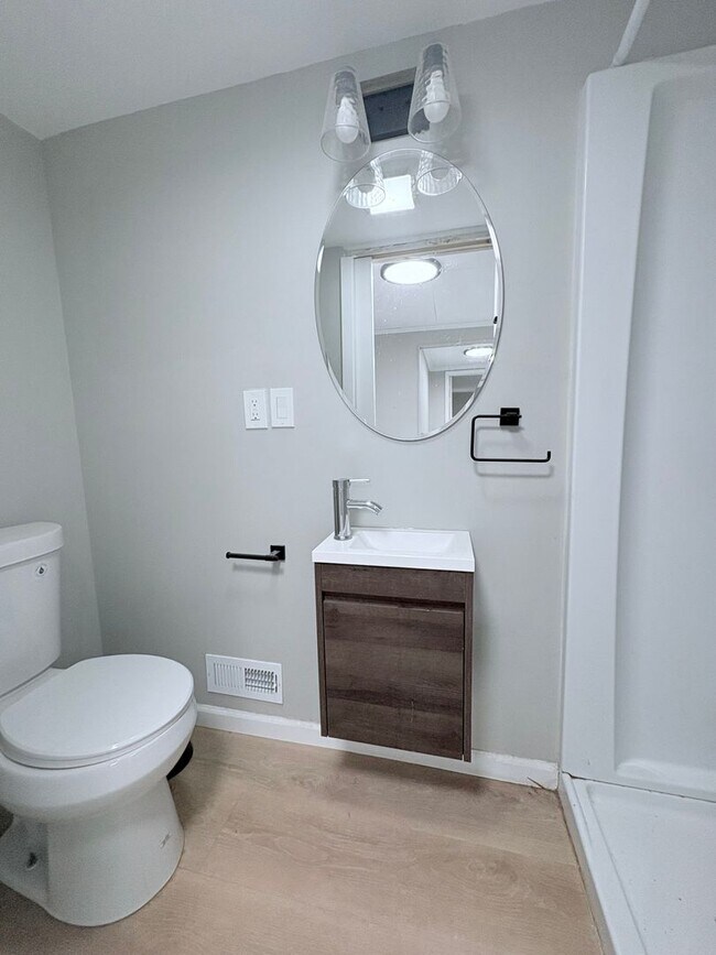 Building Photo - Charming 4 beds 3 baths in Reynoldsbug!