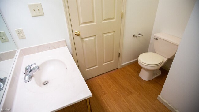 Building Photo - 2 br, 2.5 bath Townhome - The Gables The G...