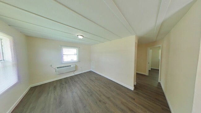 Building Photo - Beautiful 2/1 Duplex - Convenient Location