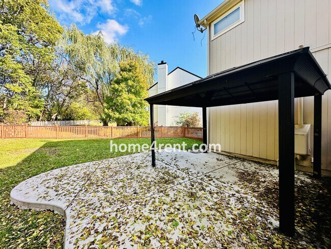 Building Photo - Elegant Cul-de-Sac Retreat with 5th Bedroo...