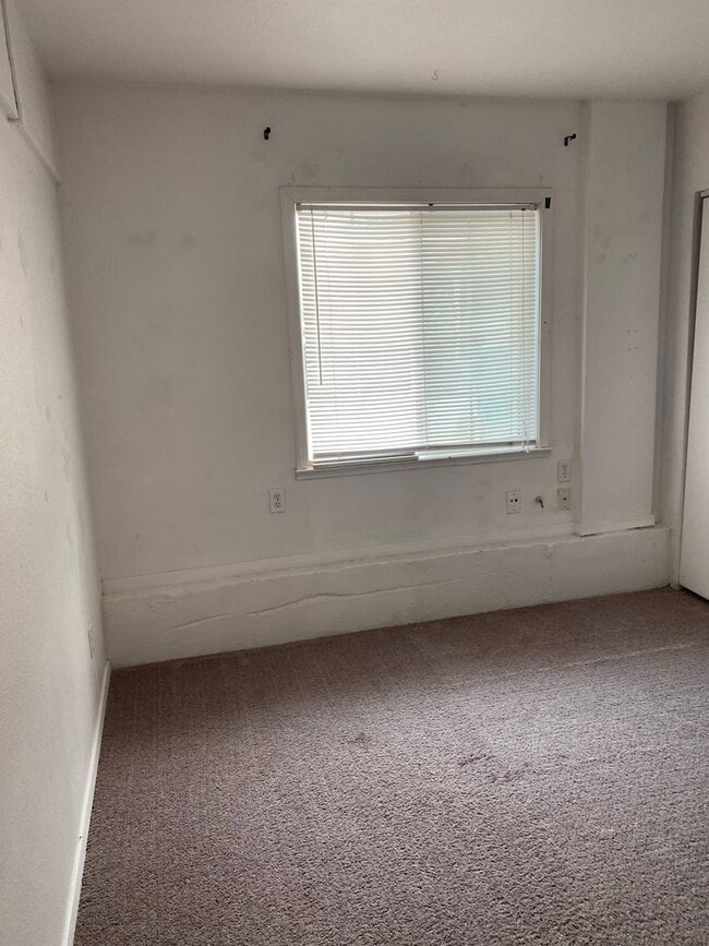 Building Photo - HARDWOOD FLOOR - CLOSE TO VA - MIDTOWN - Y...