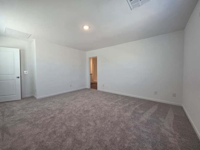 Building Photo - 3432 Sunbeam Dr