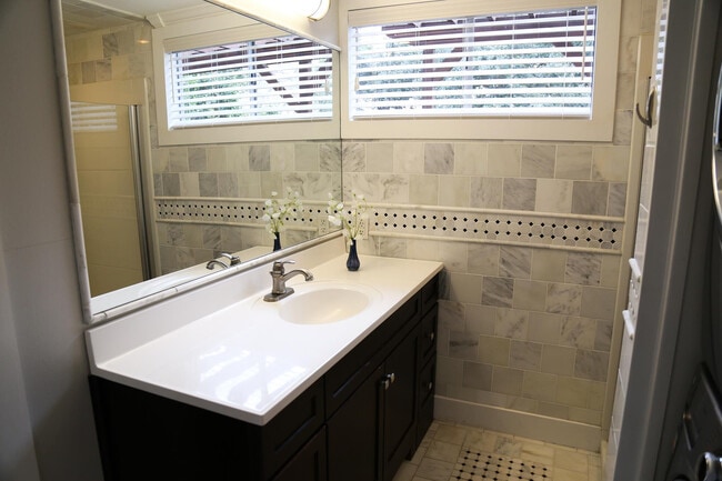 Building Photo - ALAMO HEIGHTS CRAFTSMAN COTTAGE