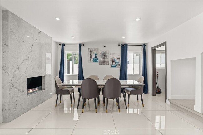 Building Photo - 4630 Cedros Ave