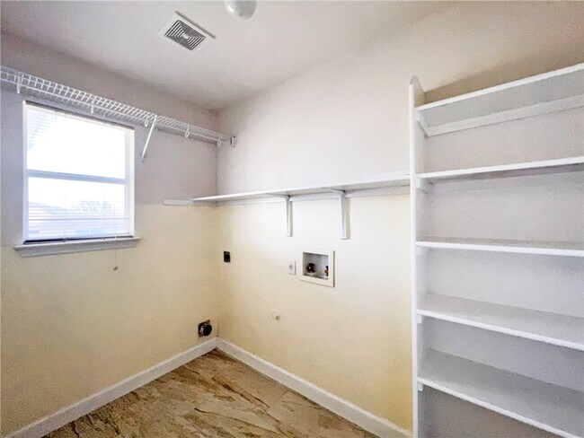 Building Photo - 116 Remington Dr
