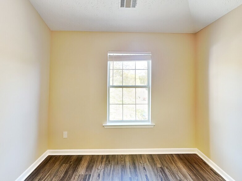 Building Photo - 217 Autumn Ridge Dr