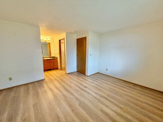 Building Photo - INQUIRE WITH IN FOR ANY MOVEIN SPECIALS Cute Ranch, Location Location in Prairie School district