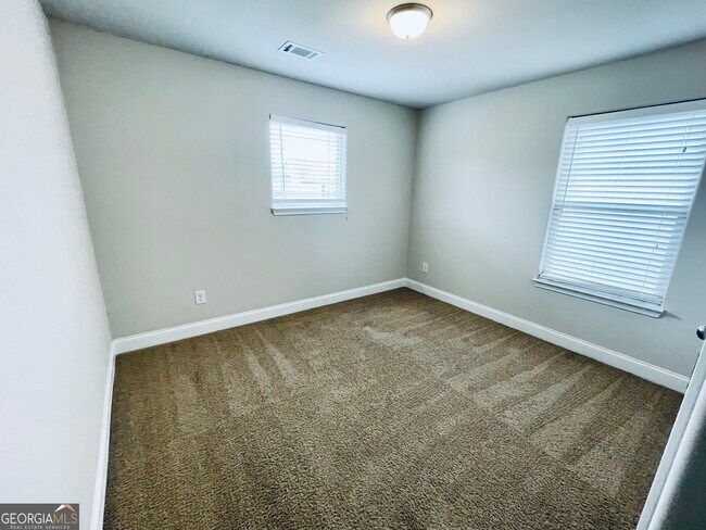 Building Photo - 112 Leland Ln