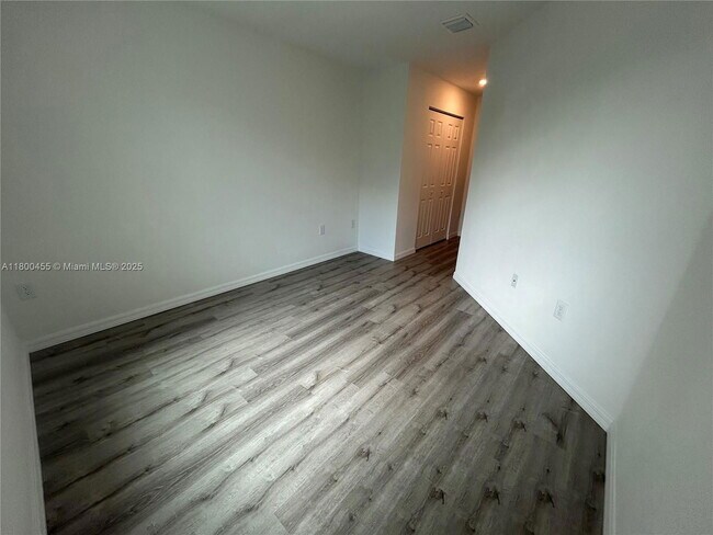 Building Photo - 4756 SW 63rd Ave