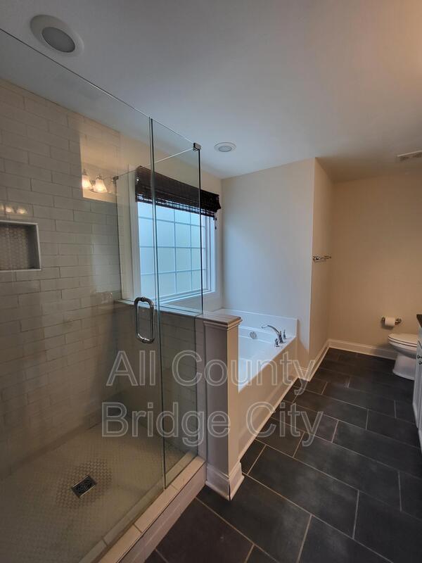 Building Photo - 216 Meritage St