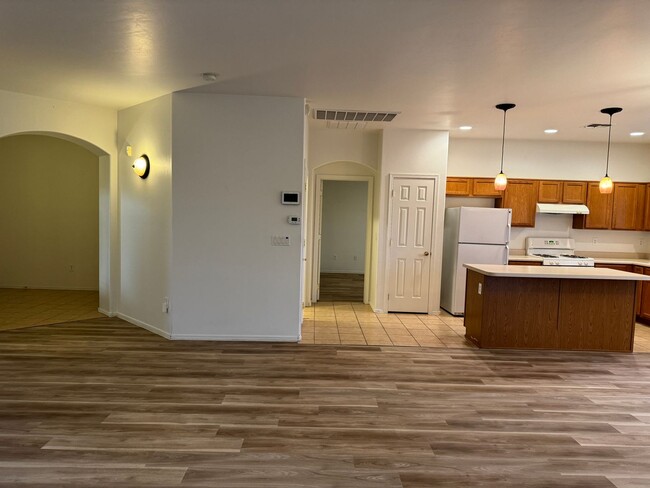 Building Photo - Nice SouthWest Tucson 3Bdm 2Ba, Close Casi...