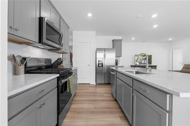 Building Photo - 44148 Kelly Dr