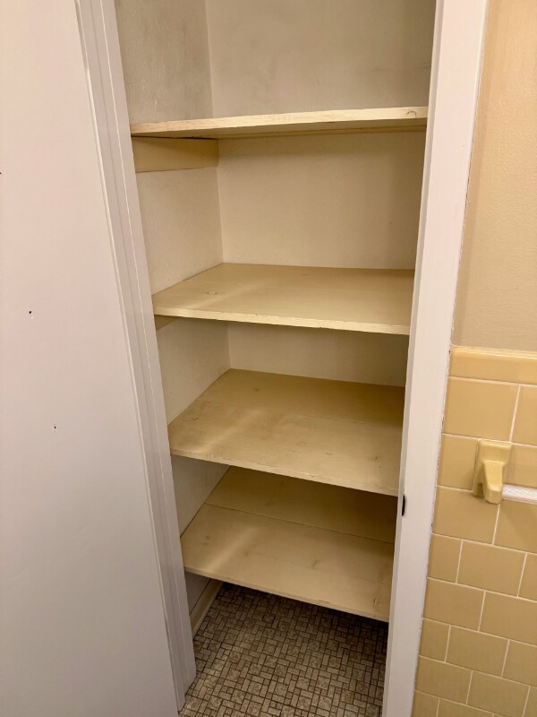 Building Photo - 946 Madison Ave