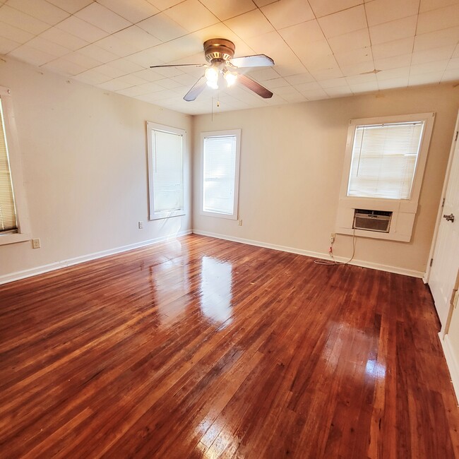 Building Photo - 504 Crosley St