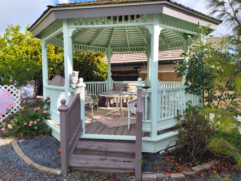 Building Photo - 28409 King Apache Cir