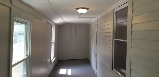 Building Photo - 4023 Valley Rd