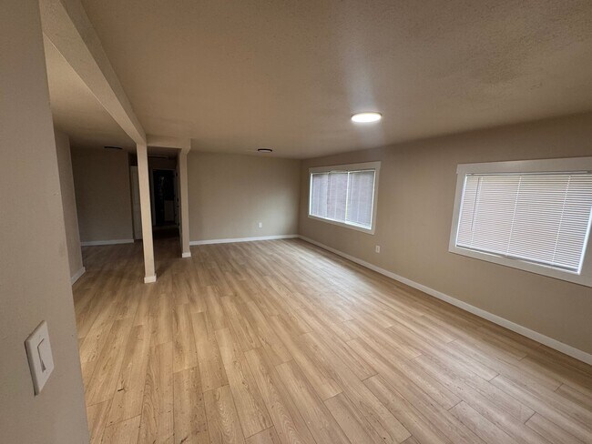 Building Photo - 1202 Rhobina St