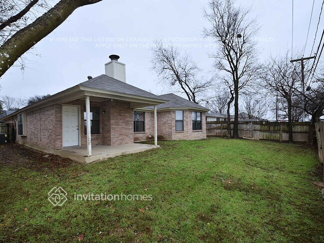 Building Photo - 6305 Fern Meadow Dr