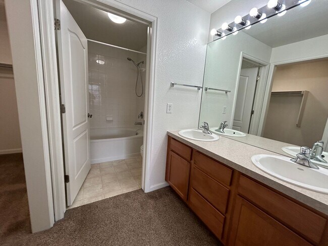 Building Photo - 4645 Hahns Peak Dr