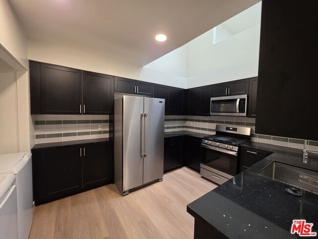 Building Photo - 1421 Greenfield Ave