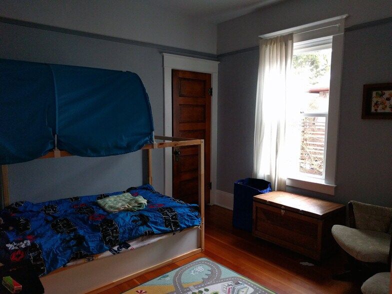 Bedroom 2. 10' x 10' - 2400 North Schofield Street