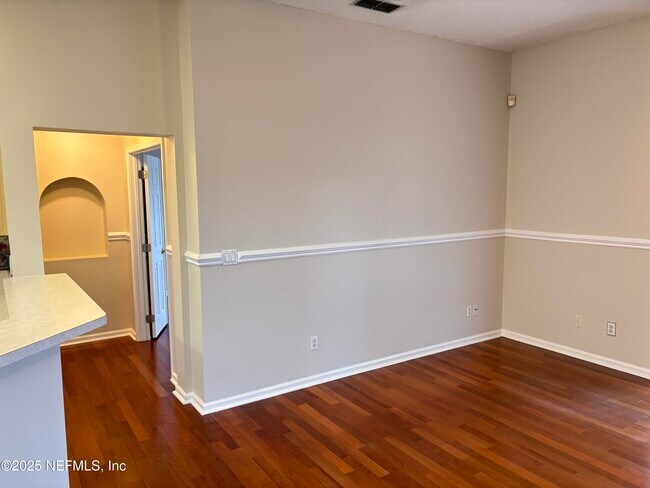 Building Photo - 8984 Bridgecreek Dr W