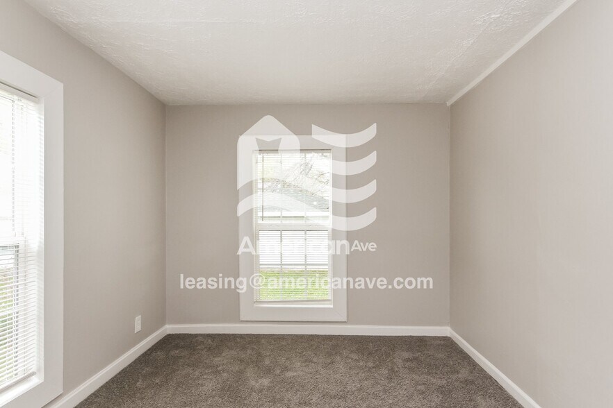 Building Photo - 1318 N Warman Ave